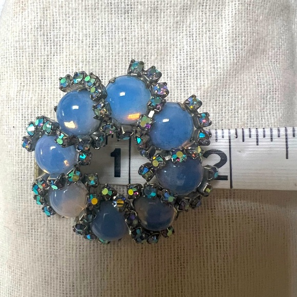 VINTAGE Brooch by weiss, signed - Picture 8 of 8